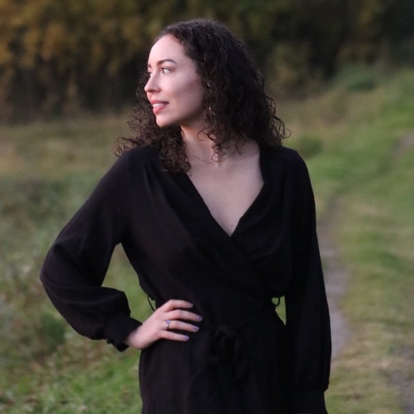 Meet your Posher, Stephanie - Picture 3 of 4